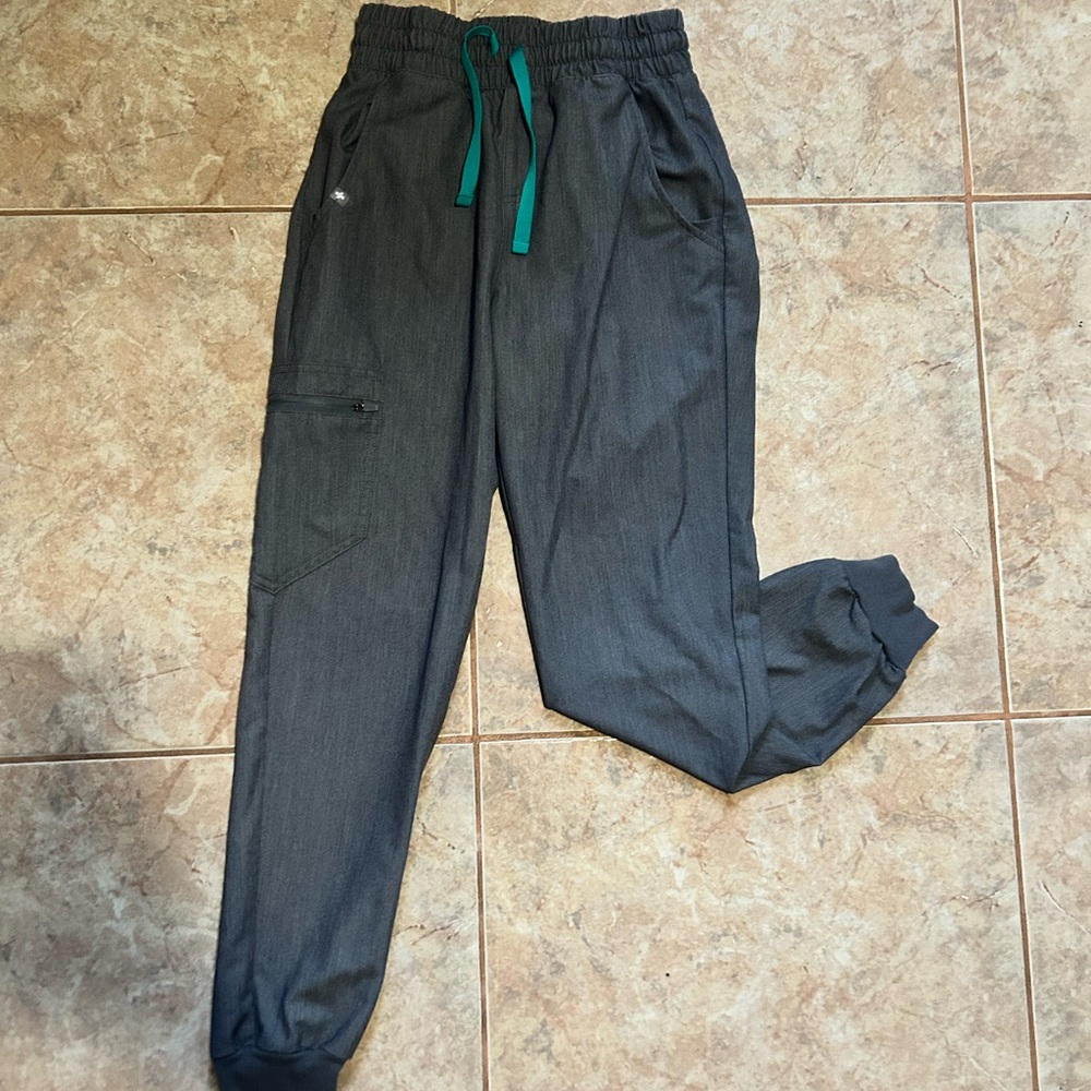 High waisted. Petite jogger